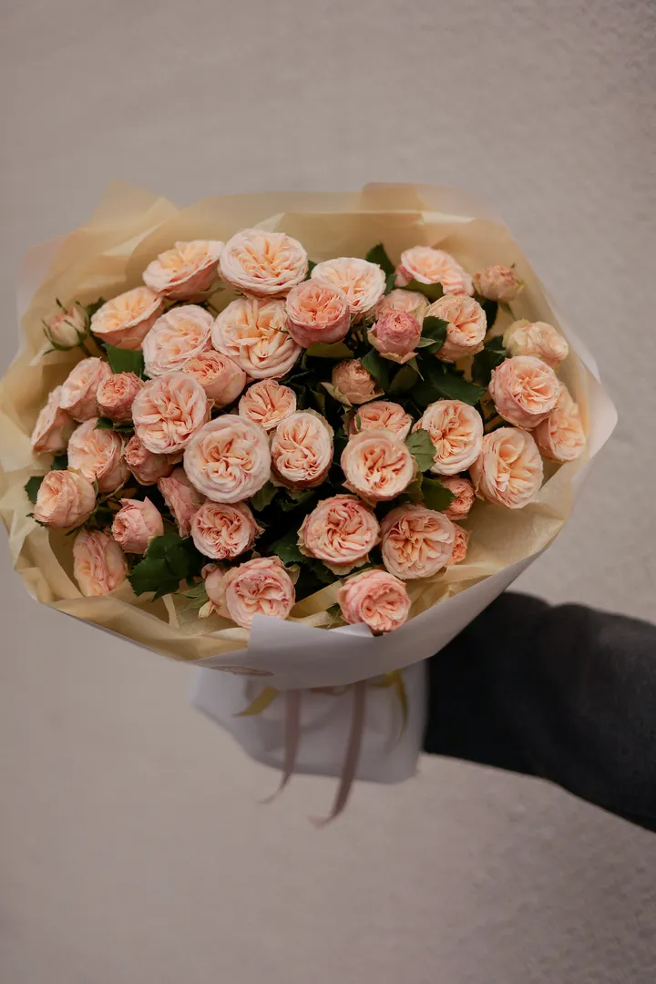 Монобукет из кустовых Роз Джентл Трендсеттер