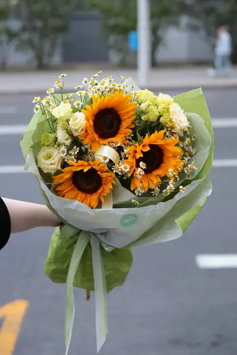 Трио букет из Подсолнухов, Ромашек и Эустомы