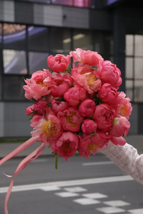 Монобукет из пионов Coral Charm