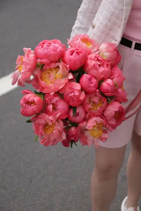 Монобукет из пионов Coral Charm