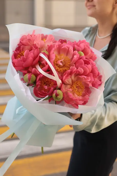 Монобукет из пионов Coral Charm