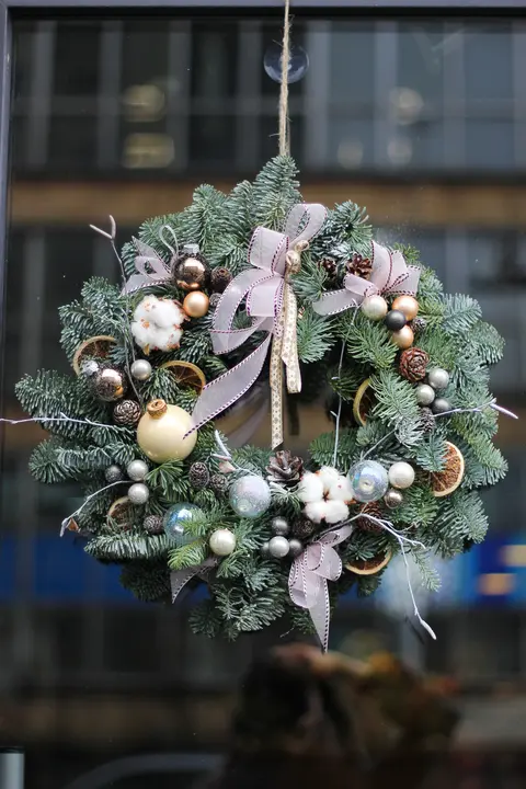 Рождественский настенный венок №6