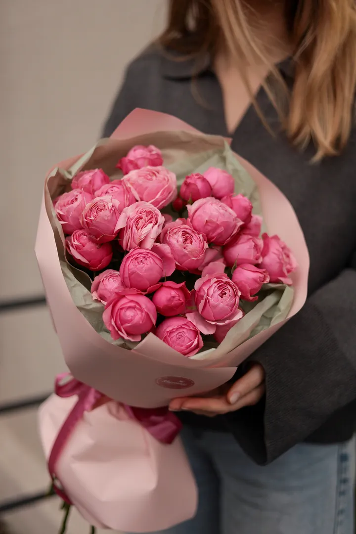 Монобукет из кустовой пионовидной розы Сильва Пинк